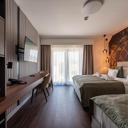Rokusfalvy Borhotel Es Fogado Etyek Bagian luar foto