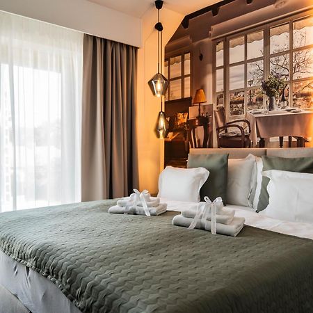 Rokusfalvy Borhotel Es Fogado Etyek Bagian luar foto