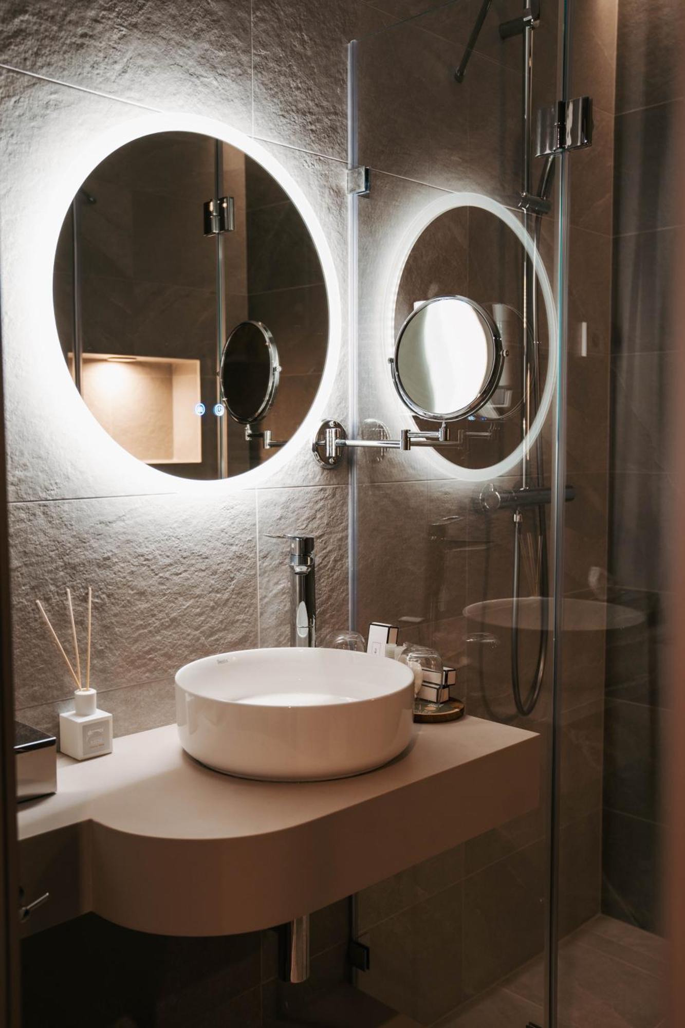 Rokusfalvy Borhotel Es Fogado Etyek Bagian luar foto